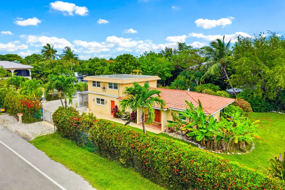 30985 Hibiscus Dr, Big Pine, FL 33043