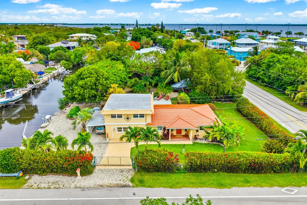 30985 Hibiscus Dr, Big Pine, FL 33043