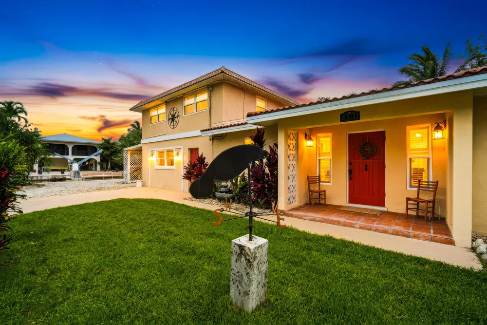 30985 Hibiscus Dr, Big Pine, FL 33043
