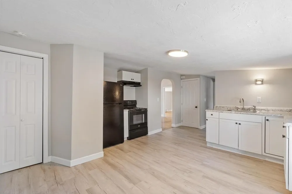 176 Washington St, Dedham, MA 02026