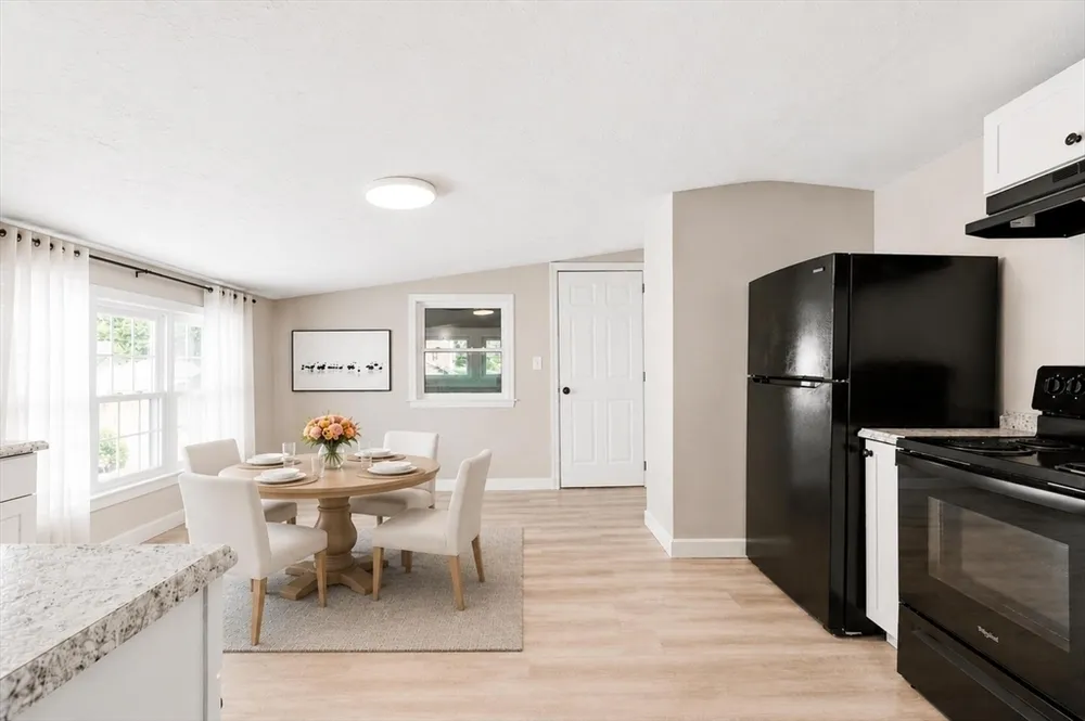 176 Washington St, Dedham, MA 02026