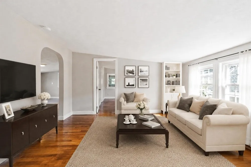 176 Washington St, Dedham, MA 02026