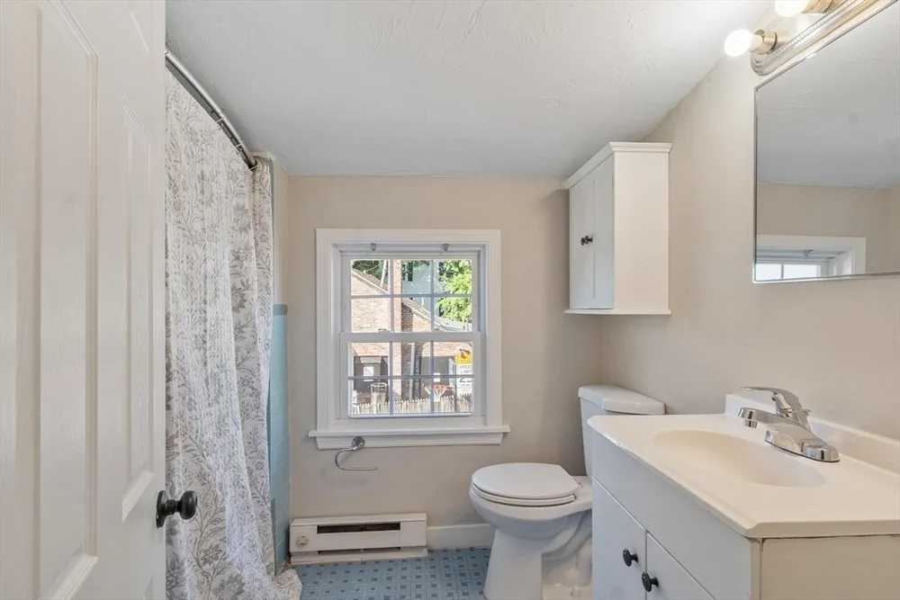 176 Washington St, Dedham, MA 02026