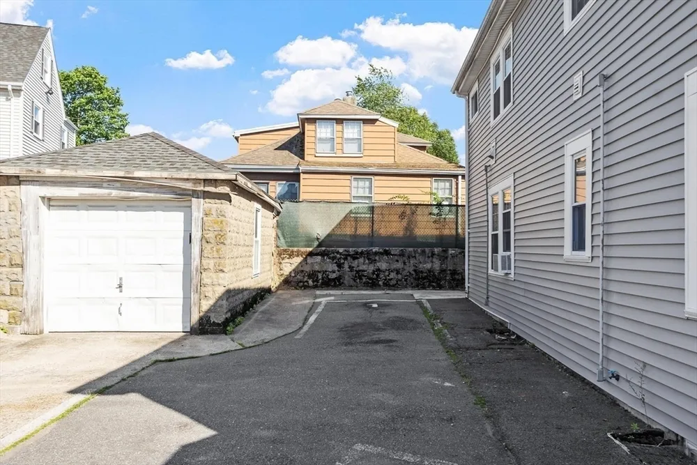 176 Washington St, Dedham, MA 02026