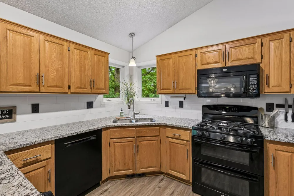 3689 Willbrook Ct, Eagan, MN 55123