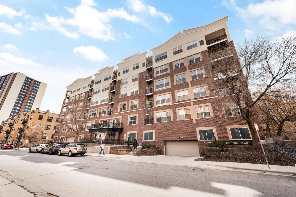 301 Oak Grove St, Minneapolis, MN 55403-4044