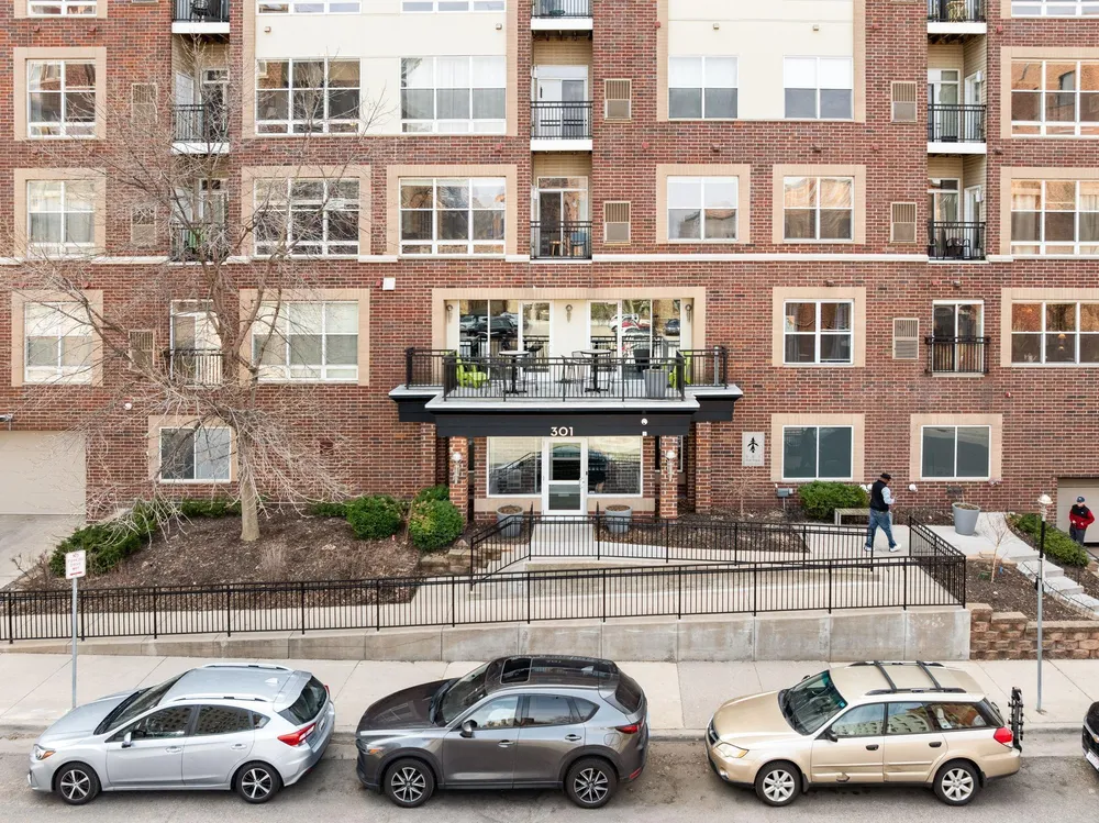 301 Oak Grove St, Minneapolis, MN 55403-4044