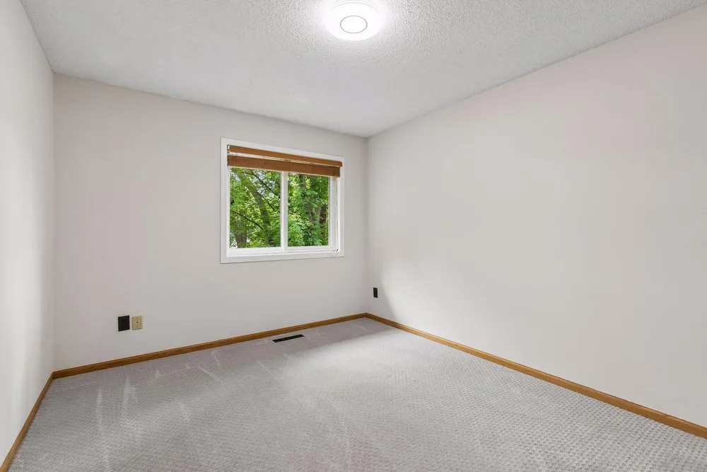3689 Willbrook Ct, Eagan, MN 55123