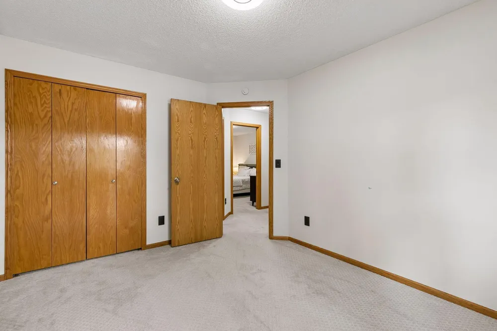 3689 Willbrook Ct, Eagan, MN 55123