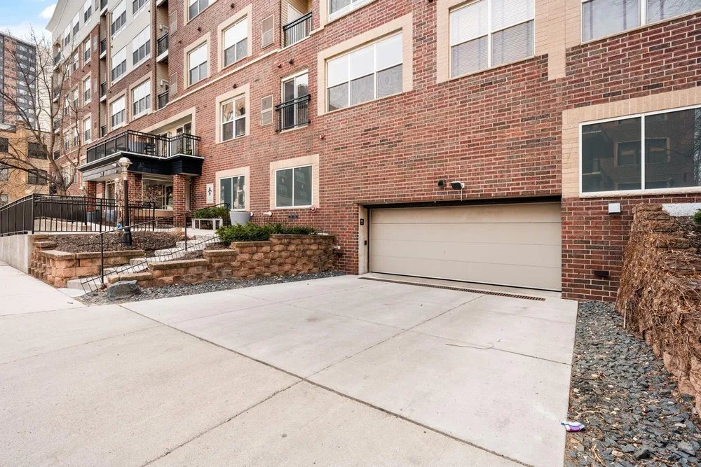 301 Oak Grove St, Minneapolis, MN 55403-4044