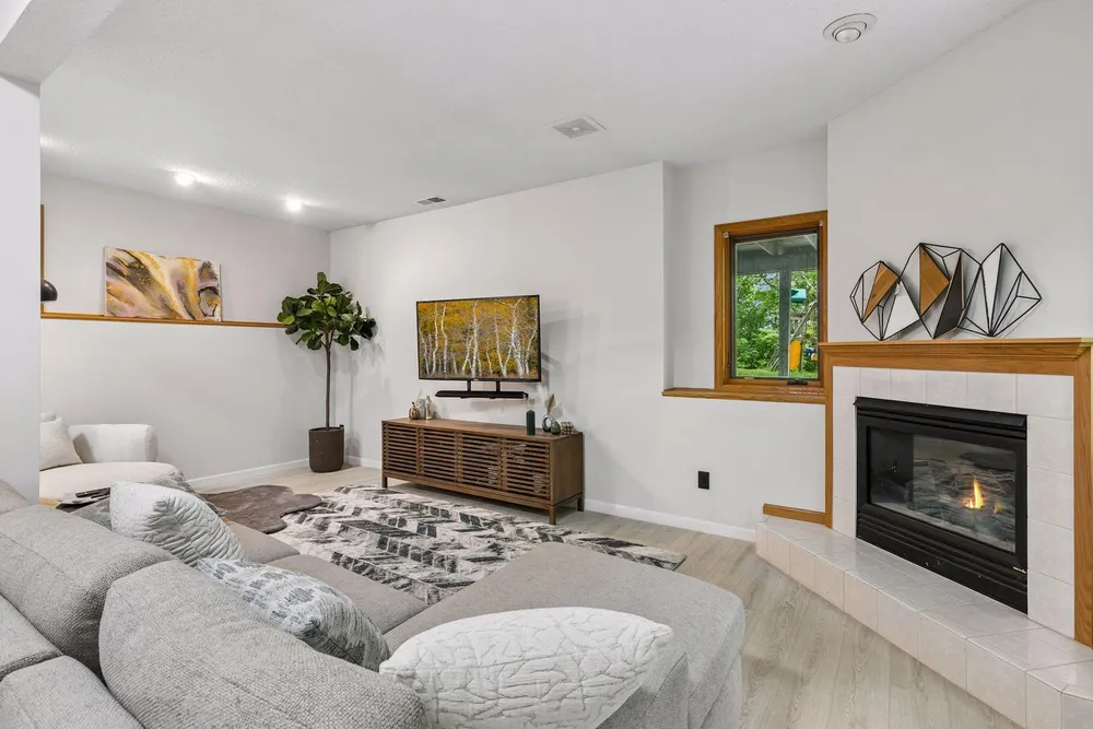 3689 Willbrook Ct, Eagan, MN 55123