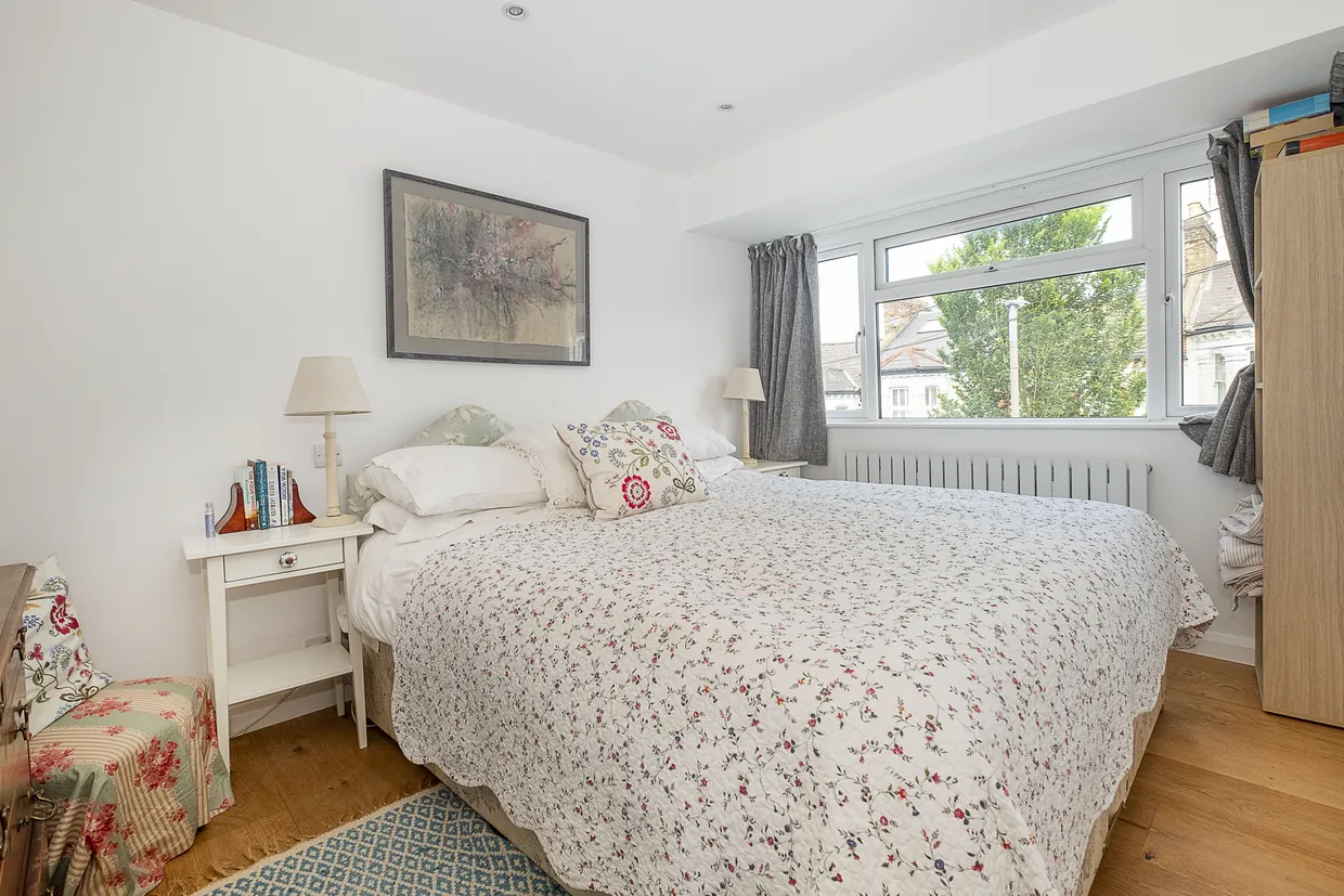 Swaffield Road, London, SW18 photo 9
