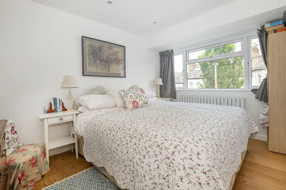 Swaffield Road, London, SW18 photo 9