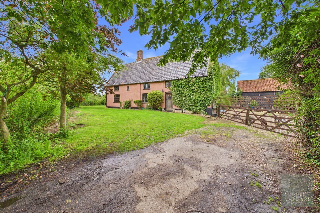Upgate Street, Bedingham Image 1