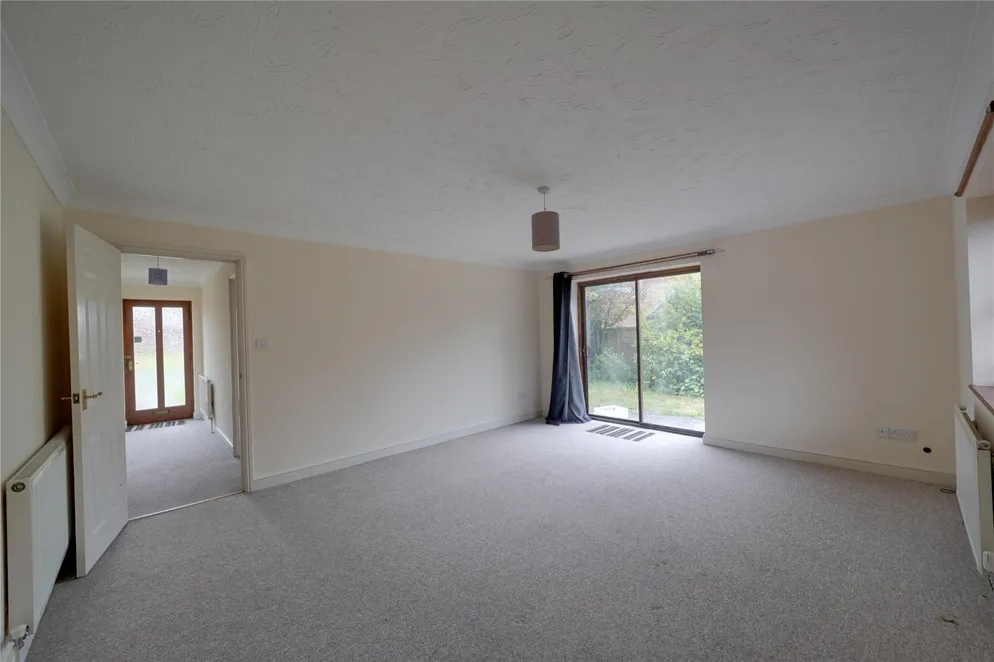 Property carousel item 4