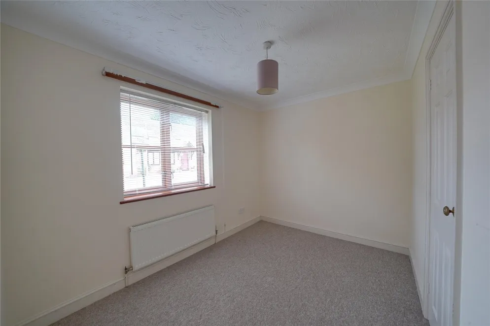 Property carousel item 12