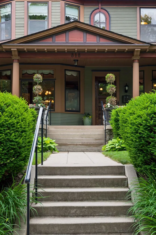 818 Goodrich Ave, St Paul, MN 55105-3345