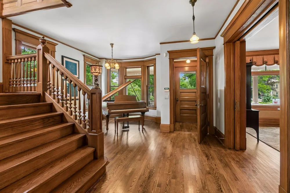 818 Goodrich Ave, St Paul, MN 55105-3345
