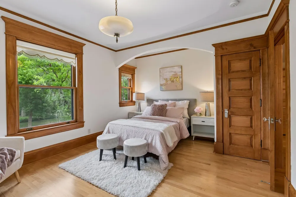 818 Goodrich Ave, St Paul, MN 55105-3345