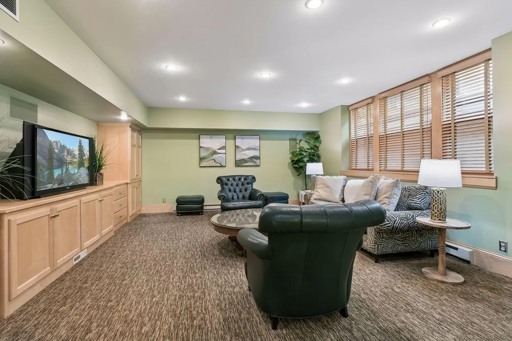 818 Goodrich Ave, St Paul, MN 55105-3345