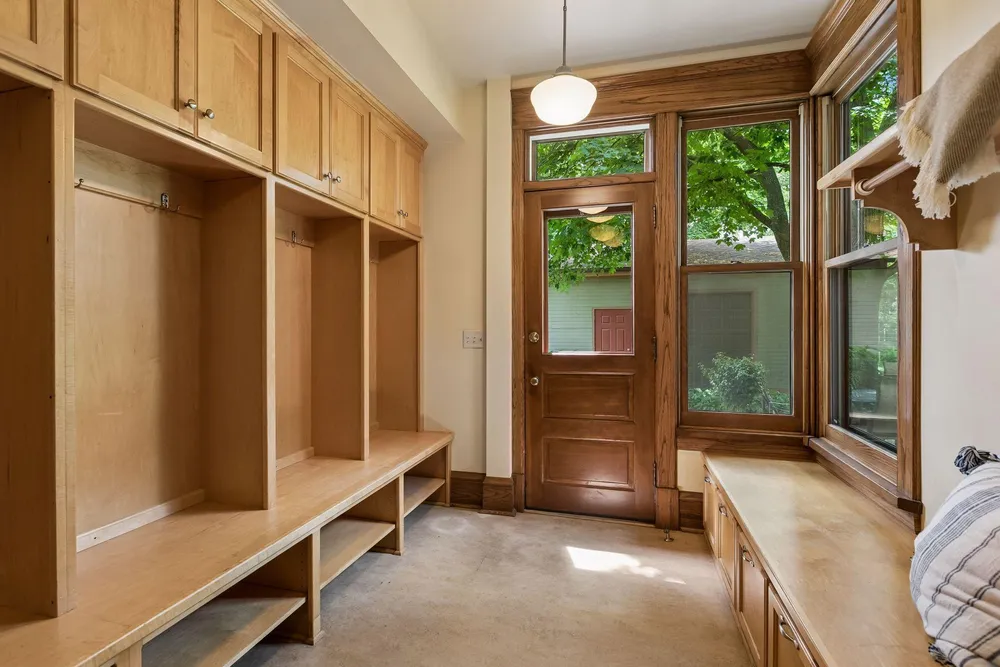 818 Goodrich Ave, St Paul, MN 55105-3345