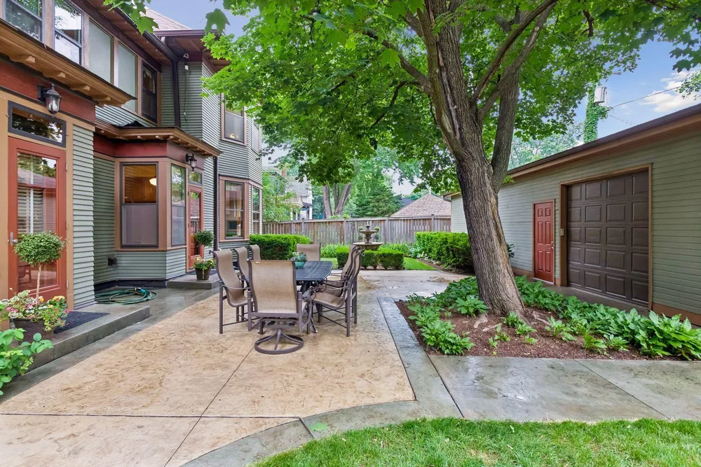 818 Goodrich Ave, St Paul, MN 55105-3345