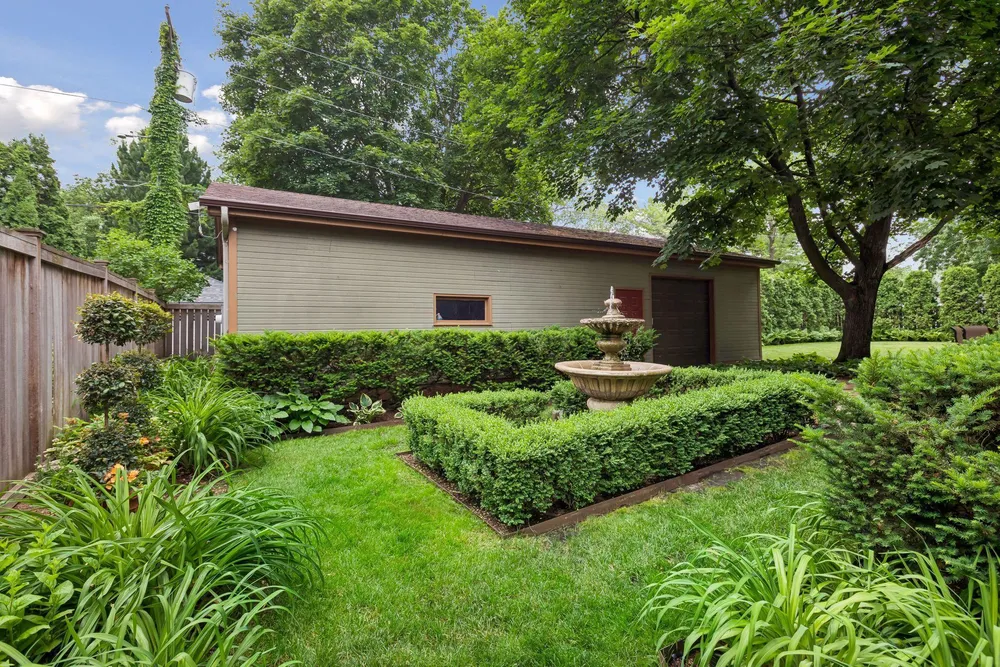 818 Goodrich Ave, St Paul, MN 55105-3345