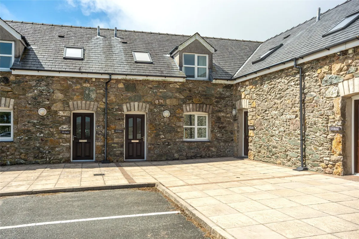 Llangefni, Isle of Anglesey, LL77