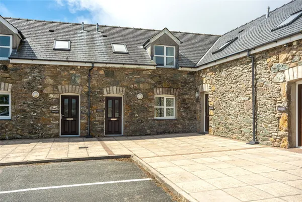 Llangefni, Isle of Anglesey, LL77