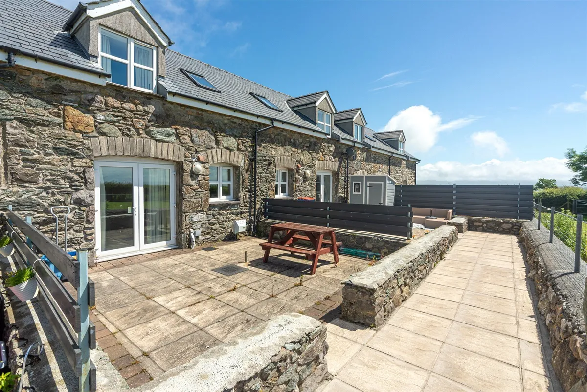 Llangefni, Isle of Anglesey, LL77