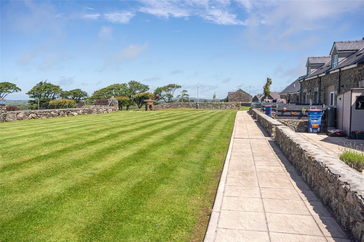 Llangefni, Isle of Anglesey, LL77