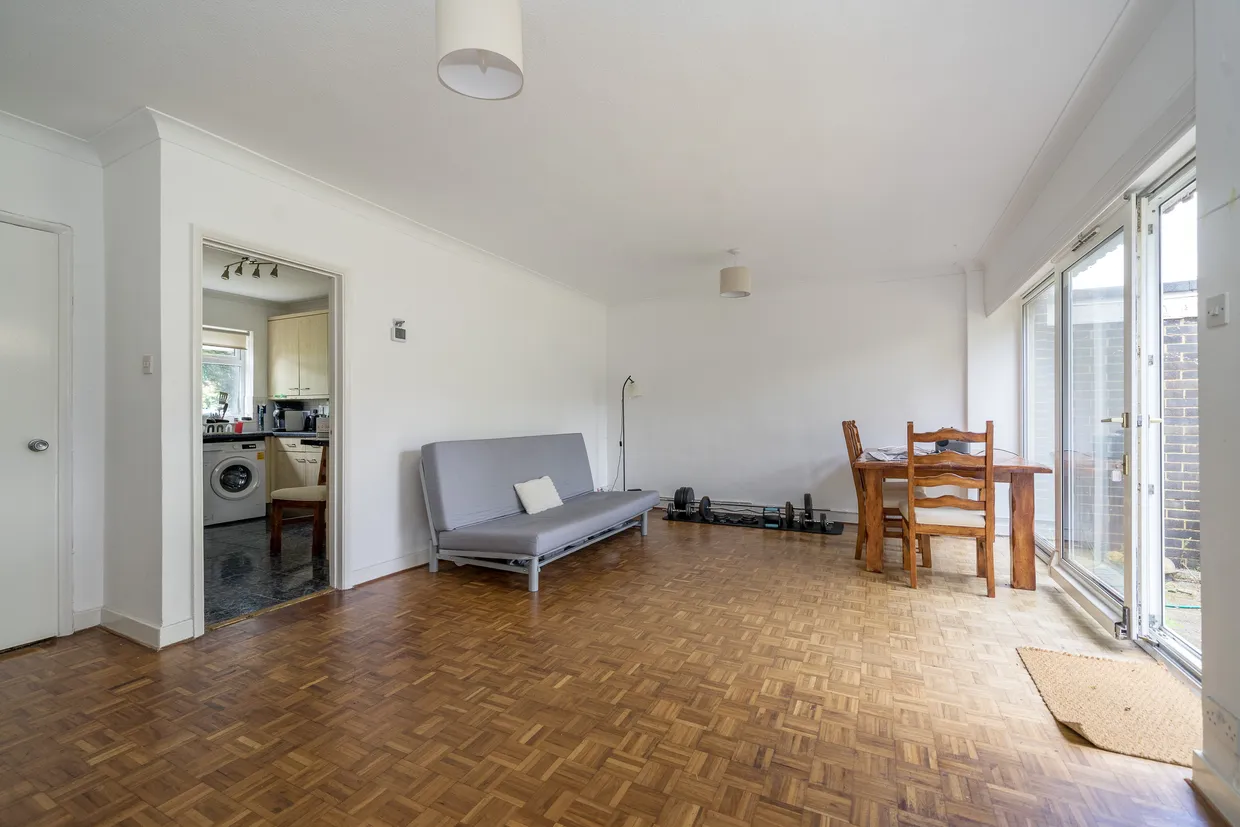 The Knoll, Ealing, W13 photo 2