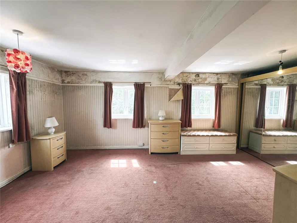 Property carousel item 18