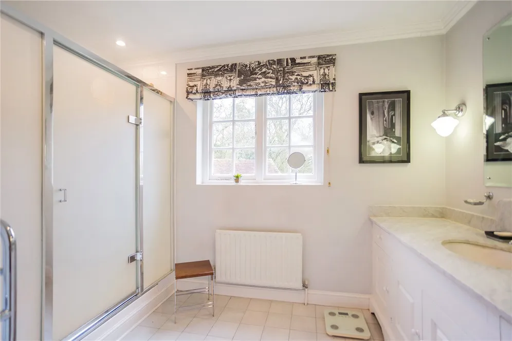 Ermin Street, Hungerford, RG17 photo 14
