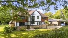 Bashurst Hill, Horsham, RH13 photo 1
