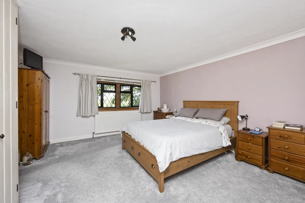 Bashurst Hill, Horsham, RH13 photo 10
