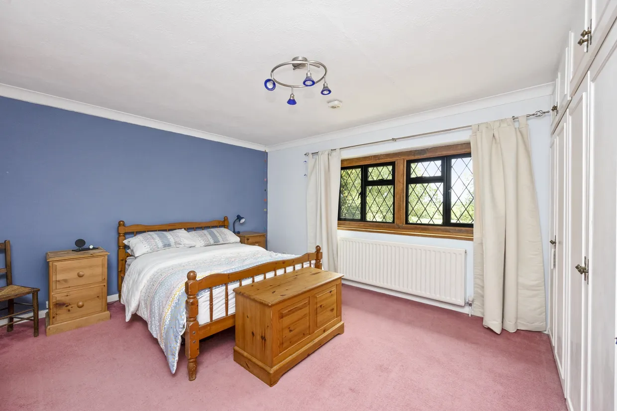 Bashurst Hill, Horsham, RH13 photo 11