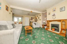 Warwick Avenue, Woodbridge