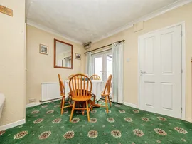 Warwick Avenue, Woodbridge thumb 3