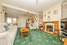 Warwick Avenue, Woodbridge