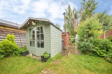 Warwick Avenue, Woodbridge