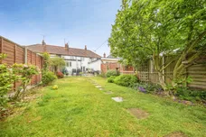 Warwick Avenue, Woodbridge