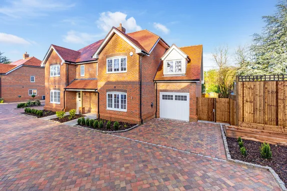 Bramall Place, Bowling Alley, Crondall, GU10