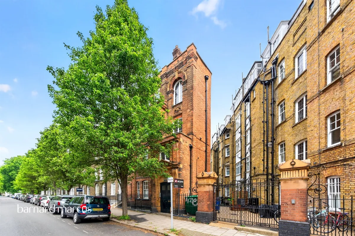 Walnut Tree Walk, London