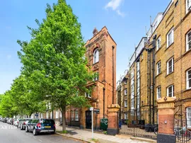 Walnut Tree Walk, London photo
