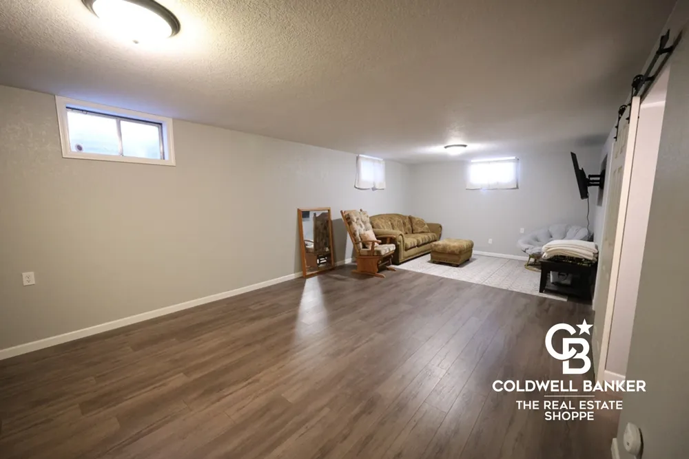 2707 N Rock Rd, Garden City, KS 67846