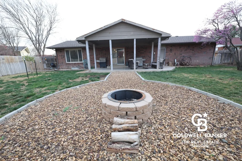 2707 N Rock Rd, Garden City, KS 67846