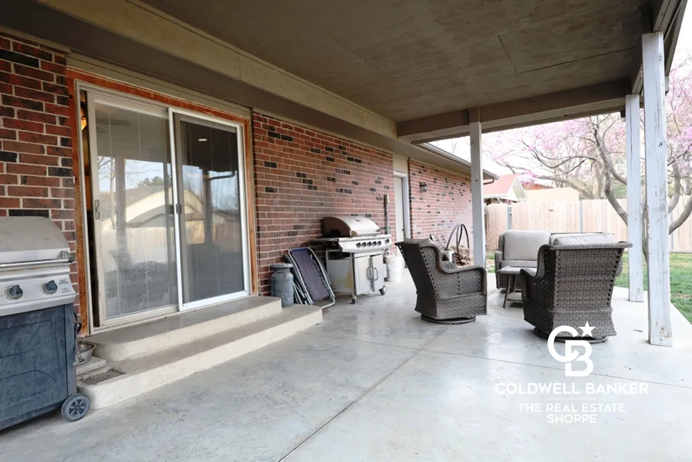 2707 N Rock Rd, Garden City, KS 67846