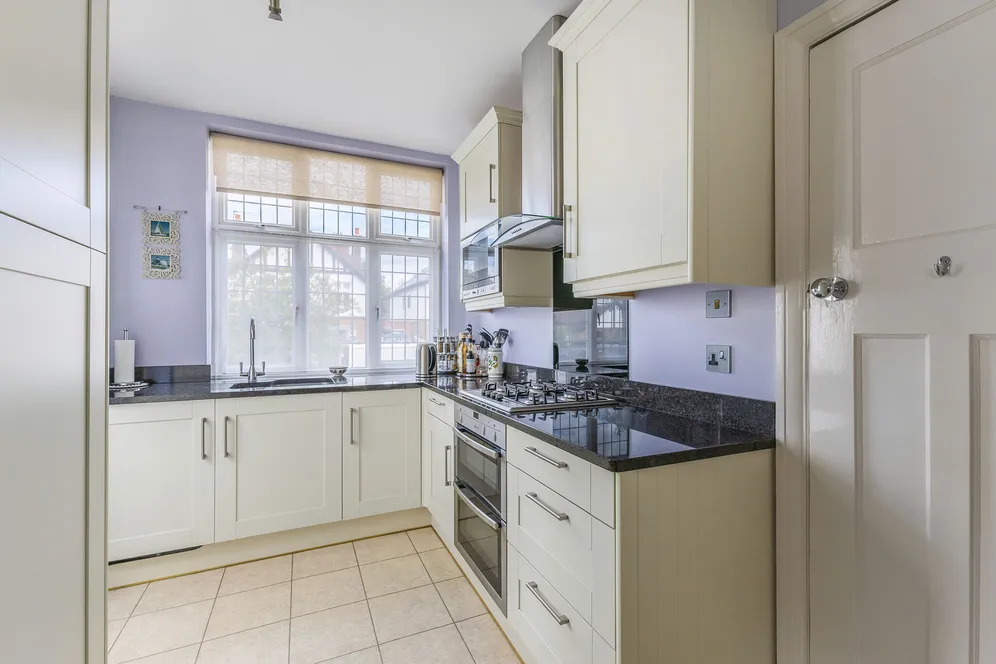 Dalkeith Road, Harpenden, AL5 photo 15