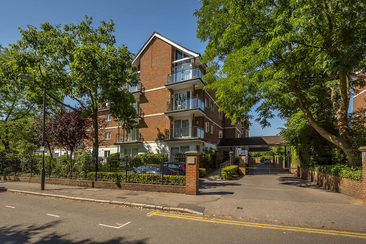 The Downs, London, SW20 photo 1
